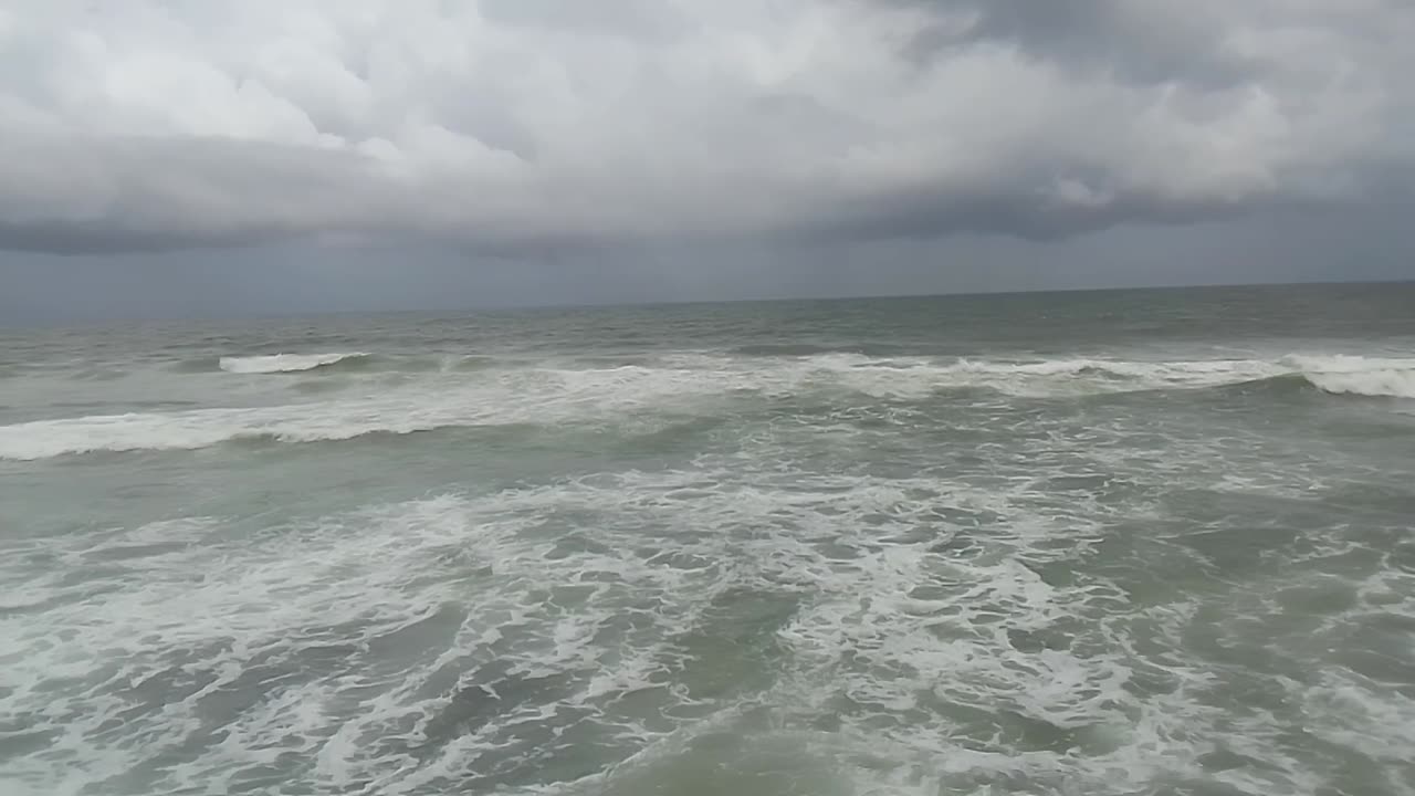 Look at these waves for a few moments and it will calm your mind.
