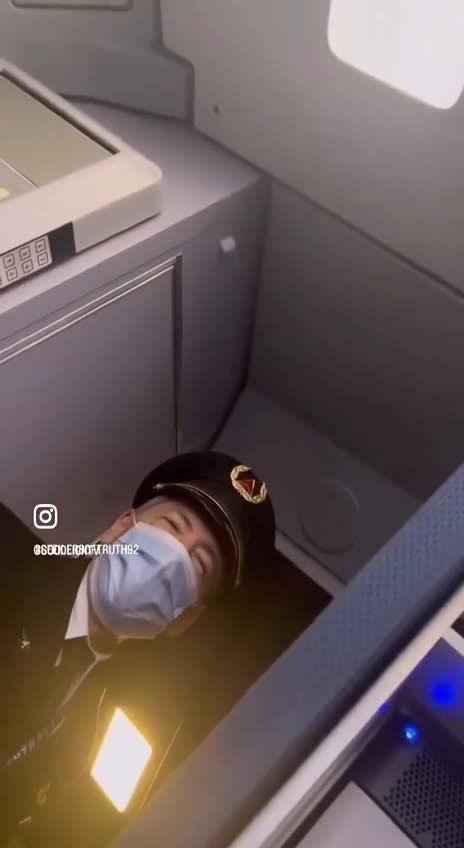 This airline pilot doesn’t hesitate when he says the earth is flat.