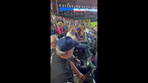 Woman drives 6 hours to surprise best friend at baseball game