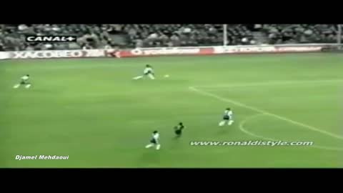 14 AMAZING Ronaldinho tricks noone saw coming 😍