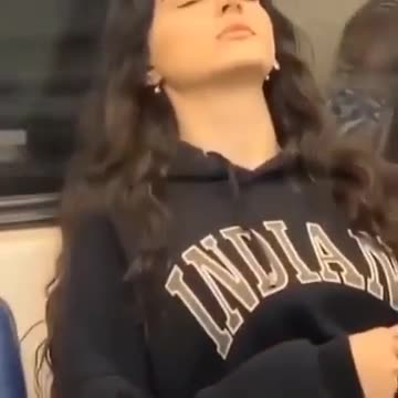 Indian cute girl in metro || cute smile 😍