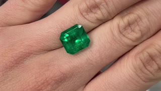 Large AAA+ top heirloom quality 7.38 carat Asscher cut Loose Colombian Emerald with price