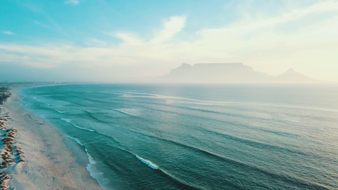 FREE NO COPYRIGHT 4K HD VIDEO OF SERIES OF SEA WAVES KISSING THE COASTLINE