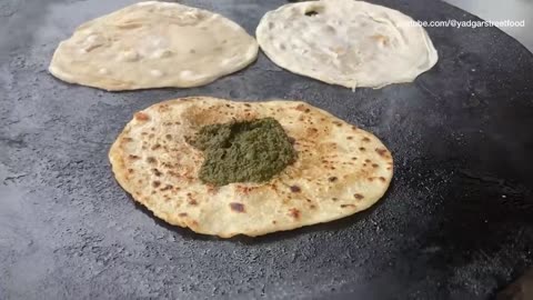 Puratha saag roti