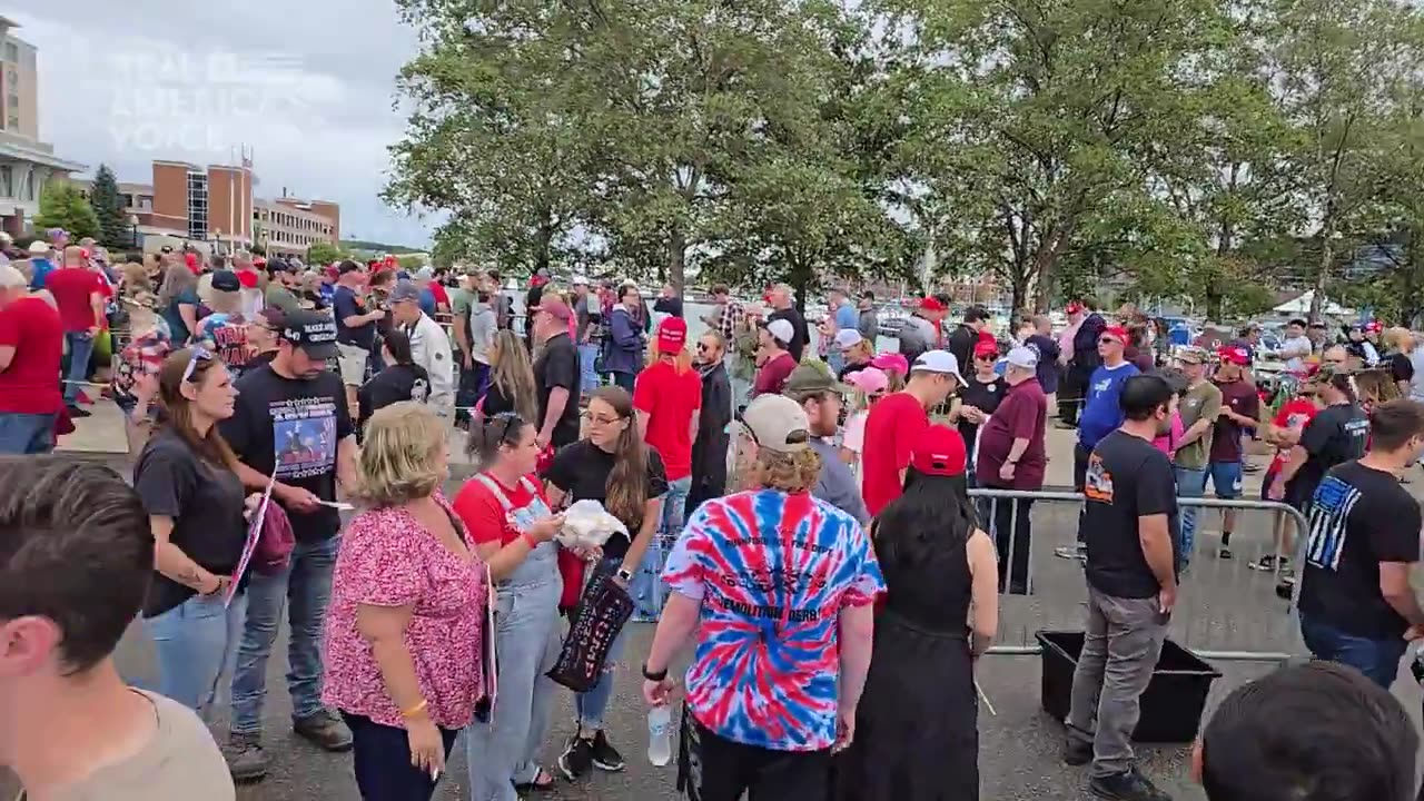 Massive Crowd lines up for Trump in Erie, PA