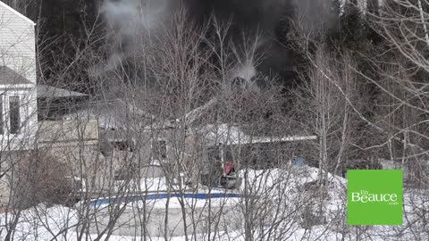 Incendie à l'arrière d'une résidence de la 90e Rue à Saint-Georges