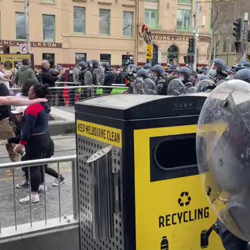 Melbourne, Australia: Police Deploy Chemical Weapons, Non Lethal Rounds at Peaceful Lockdown Protest