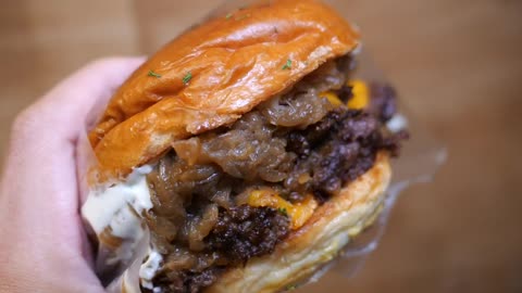 Unique homemade burgers!! Japanese chicken burger & cheese burgers - Korean street food