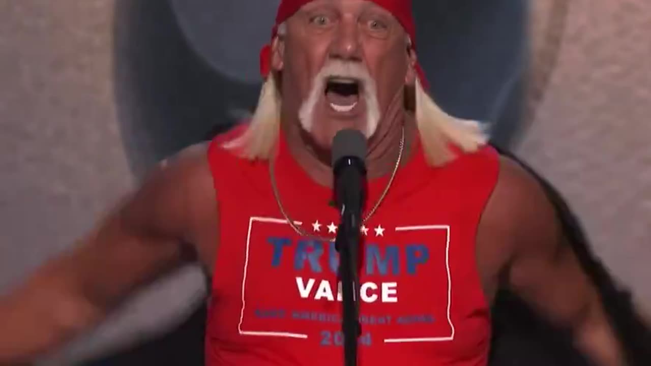 Hulk Hogan rips off shirt at RNC