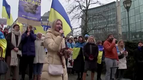 Meanwile 'Give us Leopard tanks,' Ukraine protesters tell EU 😵‍💫