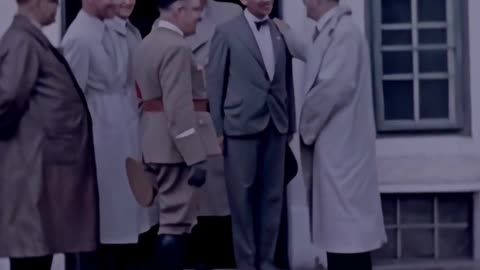 Austria 1936, Adolf Hitler goes back to his elementary school