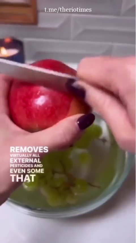 How to wash off pesticides from grapes and apples with baking soda