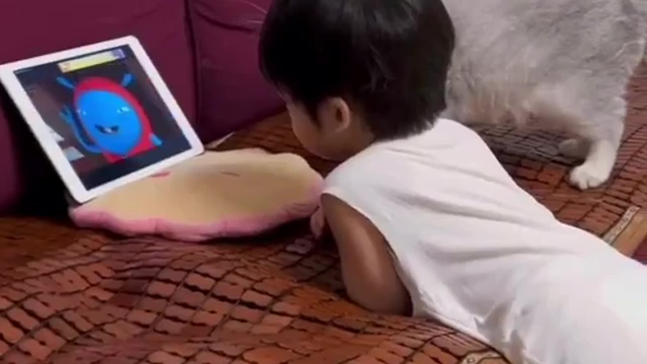 Two kids who love watching to cartoon so cute 🥰 |Funny animal videos| try not to laugh