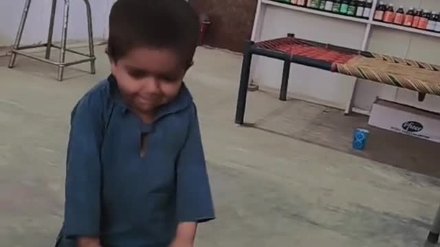 child funny dance