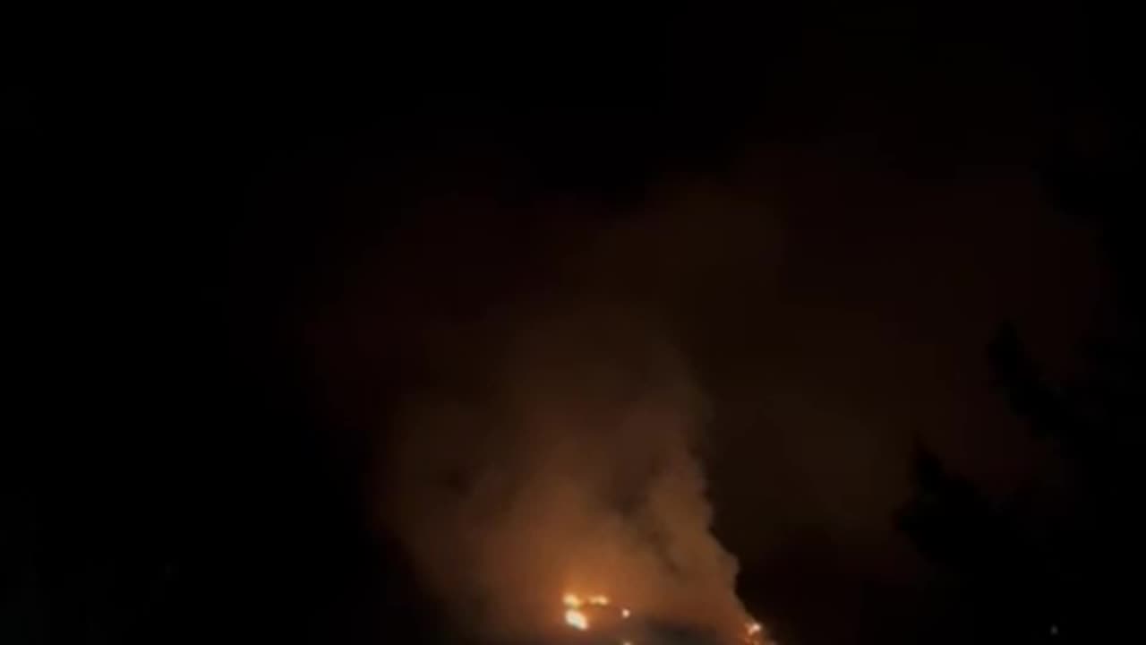 Përfshihet në zjarr gjatë natës Dhërmiu, shihni flakët në kodër