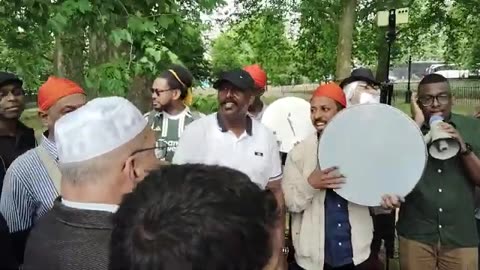 Muslim Burhaniya Sufism gets stopped by police #speakerscorner