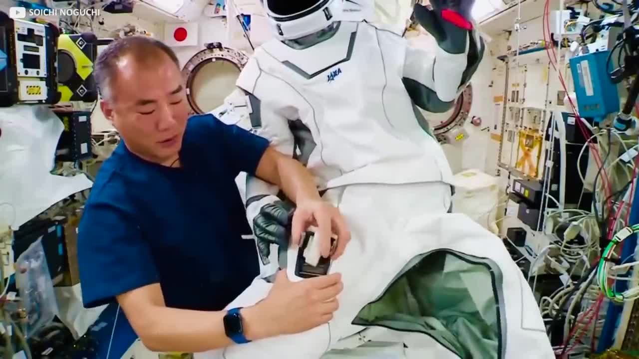 Elon Musk's New High-Tech Spacesuit SHOCKS The Entire Industry!