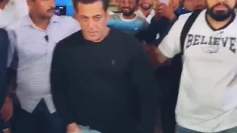 SALMAN KHAN WITH BODYGUARD..Kisi ka Bhai Kisi ka Jaan