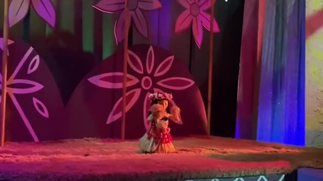 only 1 hula girl left onSmall World :