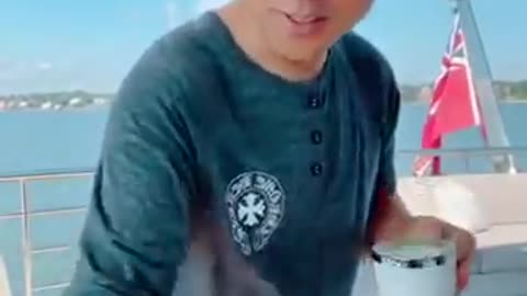 20200805文贵先生GETTR：尊敬的战友们好……千万小心……袁共💩等欺民贼一起……再次的配合中共搞大外宣……转移重要的共产党犯罪重点……