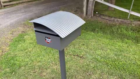How To Install A New Mailbox And Metal Post... Quickly In Under 2 Minutes!!