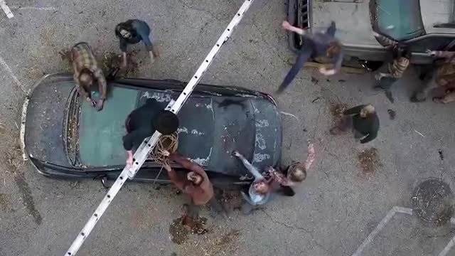 Ladder Escape 🧟‍♂️🧮 | Fear The Walking Dead #Shorts