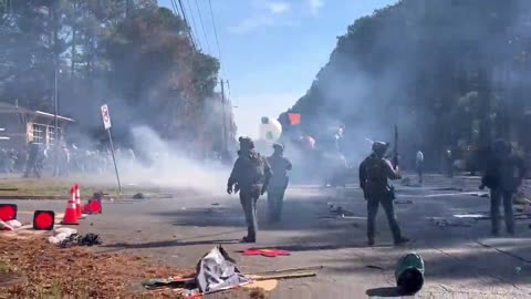 100's Antifa-terrorists attack cops in Atlanta during a "Stop Cop City" protest.