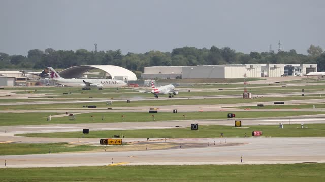 American Airlines Airbus A320 arriving at St Louis Lambert Intl - STL