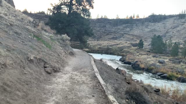 Central Oregon – Smith Rock State Park – Enjoying the Morning Silence of River Trail – 4K