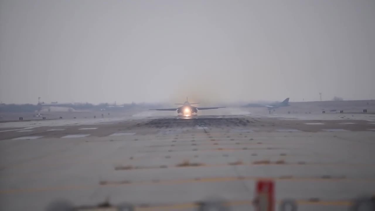 Stunning Video of B-1 Lancer in Action • Takeoff & Landing [Training Footage]8