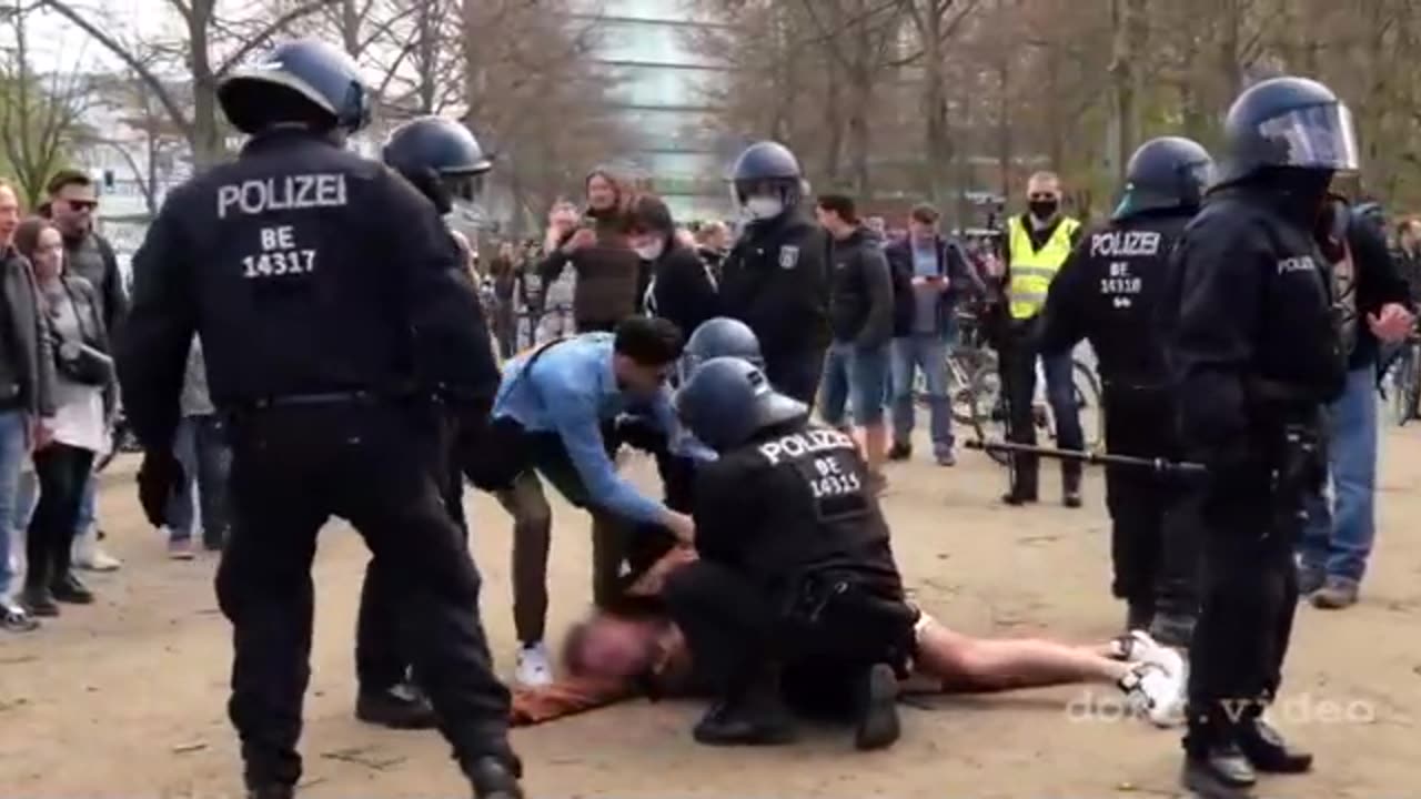 Polizist Dominik H Rückennummer 14301; 14 Körperverletzungen 2