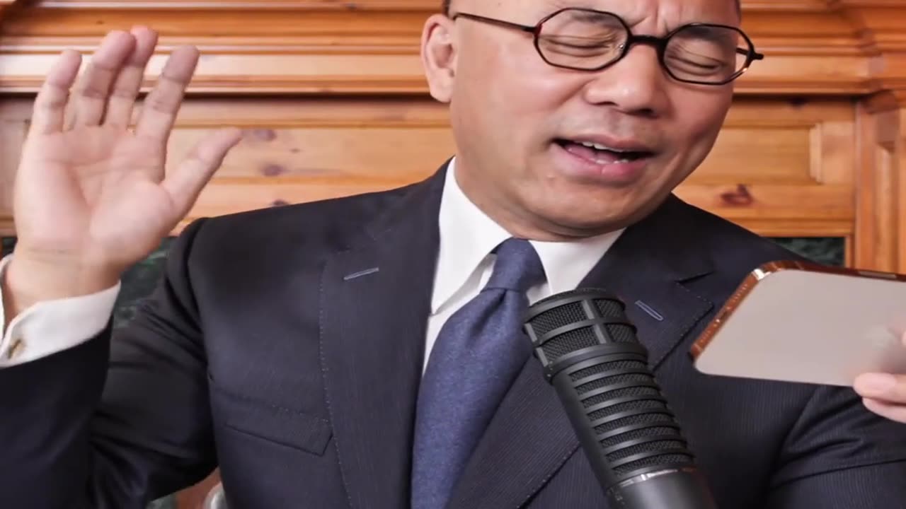 20221113文贵先生直播: #七哥唱豫剧🥰(普通话曾经一度是河南话)!未来 #情歌皇帝,摇滚情歌唱给战友听!有多少直播可以重来,有多少爱值得等待🙏