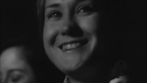 Lenny Bruce sentenciado a não dizer (aquela palavra), mas dá um "jeitinho":