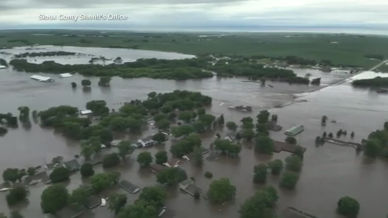 Massive rainfall causes flooding in Iowa while U.S. faces heat blanket