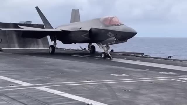 F-35 Taking Off From An Aircraft Carrier💯