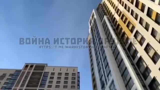 Newly produced SU 57 Fighters flying over Russian city