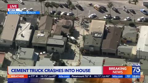 Cement truck crashes into house in Manhattan Beach_1