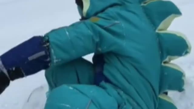 Parents put microphone on snowboarding 4-year-old and capture her inspiring words to herself