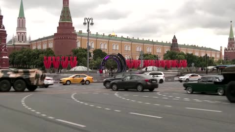 Army vehicles pass Kremlin as rebels approach Moscow