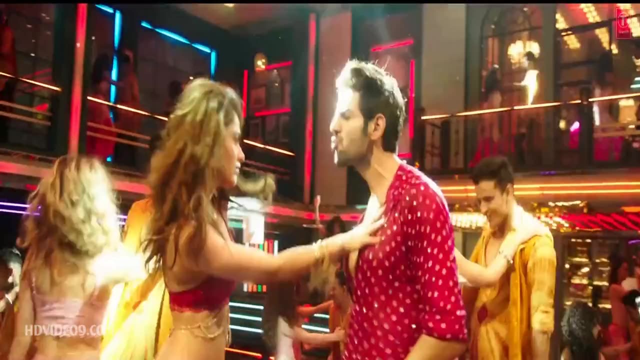 Chhote Chhote Peg (Sonu Ke Titu Ki Sweety) Video Song_HD_720p-(HDvideo9)