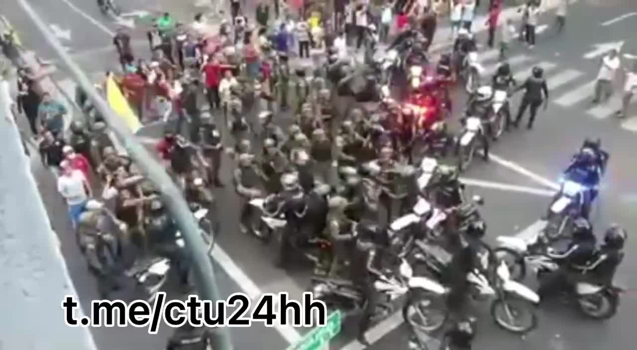 BREAKING : Ecuador Military Backs Protestors and Releases The Krakin On The Police
