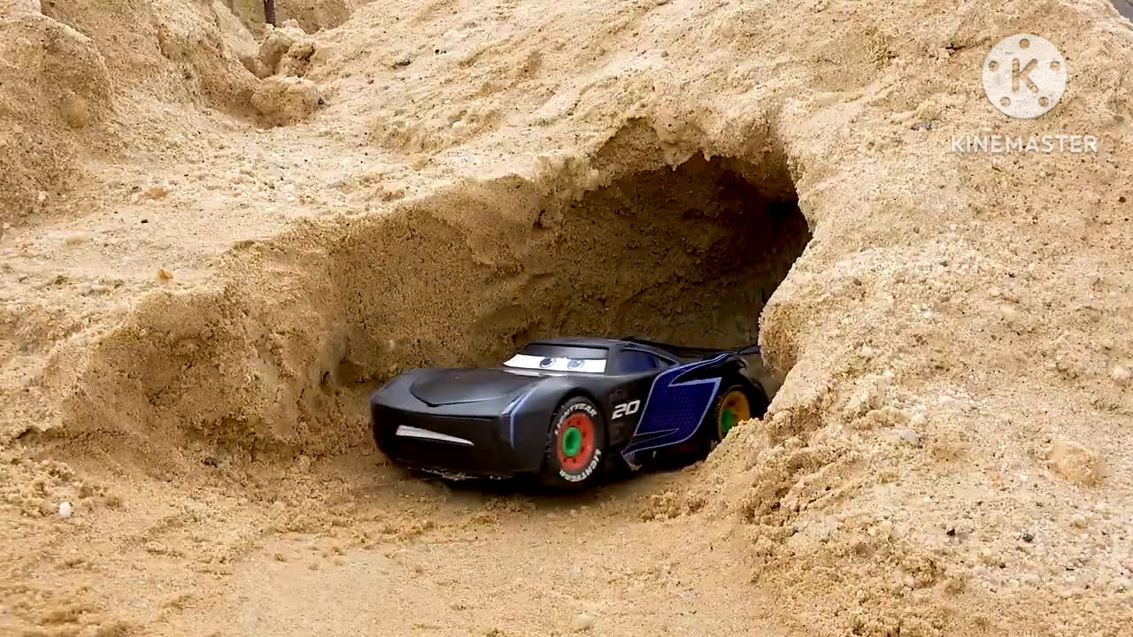 Disney Cars Toys Assembling Lightning McQueen in the cave