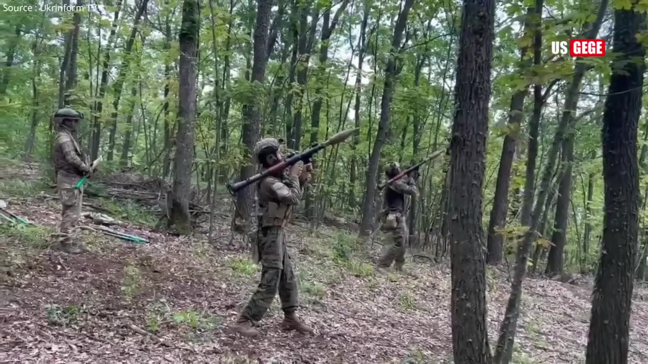 FOOTAGE!! Ukrainian troops brutally shot Russian soldiers fleeing in trench near Bakhmut