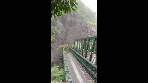 Luckiest Bus Passengers Which Narrow Escapes From Land Slide at Nainital in Uttarakhand