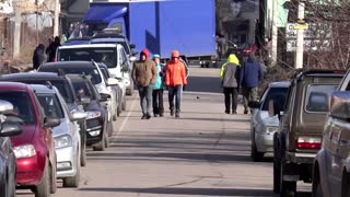 Fleeing war, people cross into Romania from Ukraine