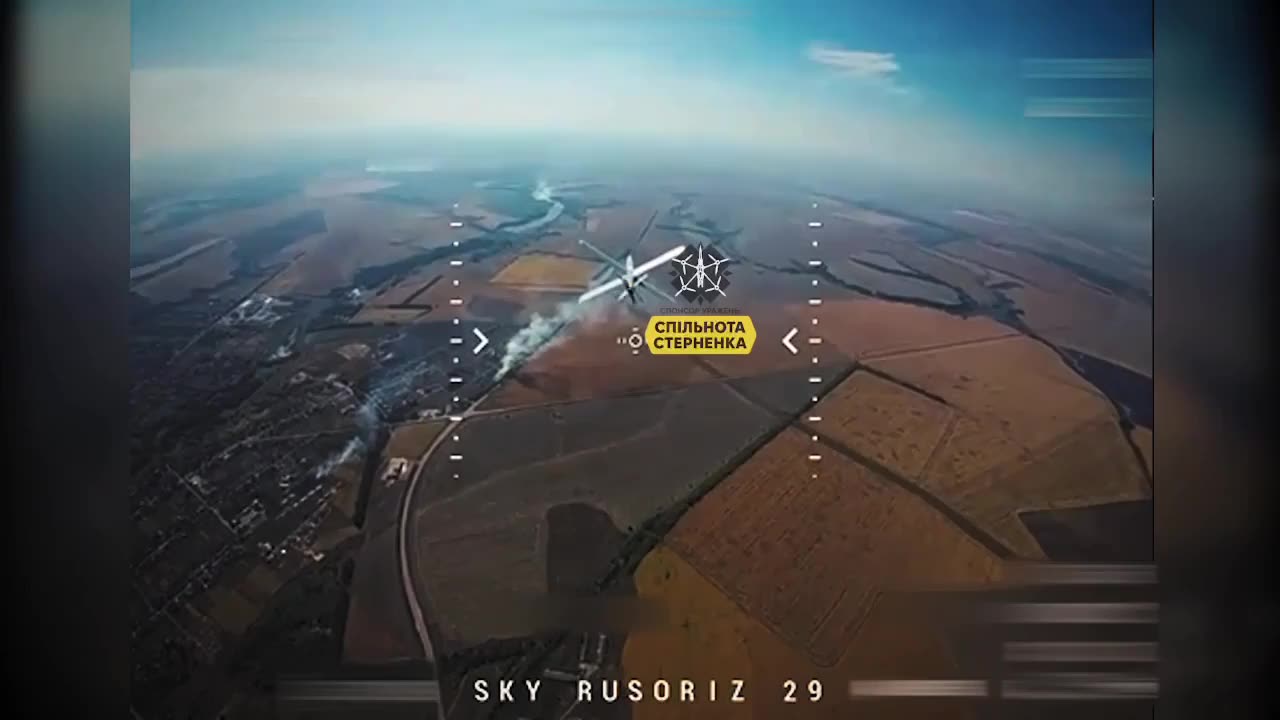 Ukrainian FVP drone smash into a Russian lancet drone