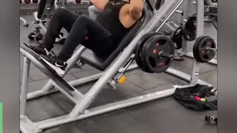 This lad isn't going to be winning many friends in his local gym 😅