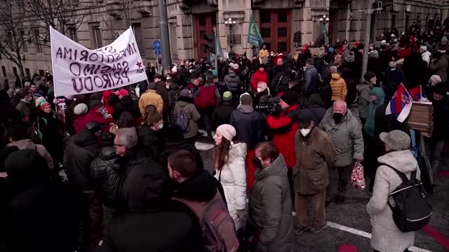 Serbians protesters block govt. building over mining