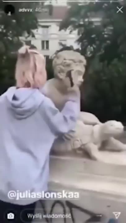 Model knocks nose off statue