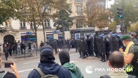 Clashes with the police began in Paris